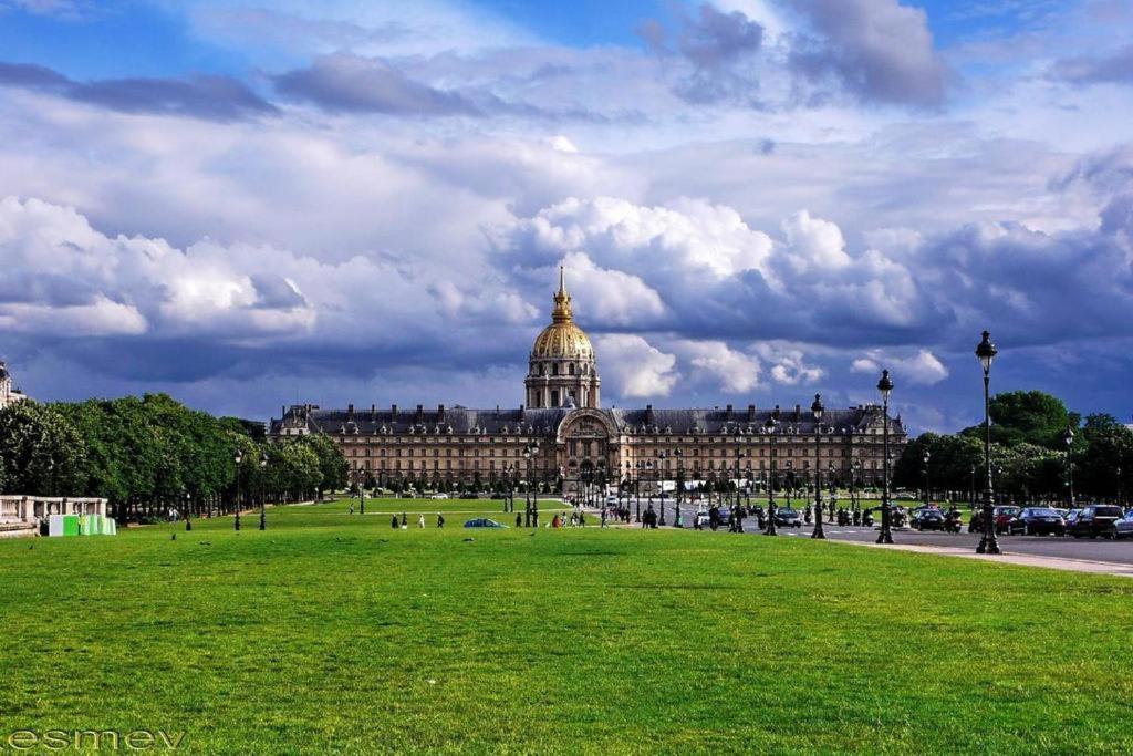 Ferienwohnung Modernized Studio - Meters From The Invalides Gardens Paris Exterior foto
