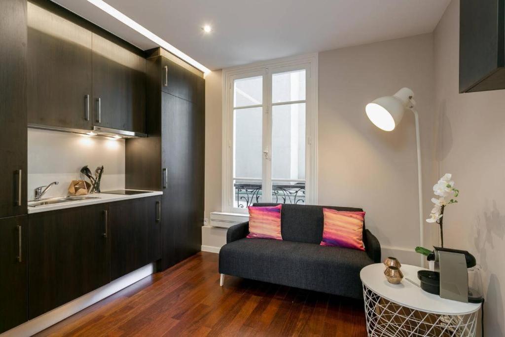 Ferienwohnung Modernized Studio - Meters From The Invalides Gardens Paris Exterior foto